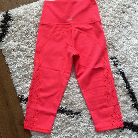 Aerie Cropped Workout Leggings - Picture 5 of 13